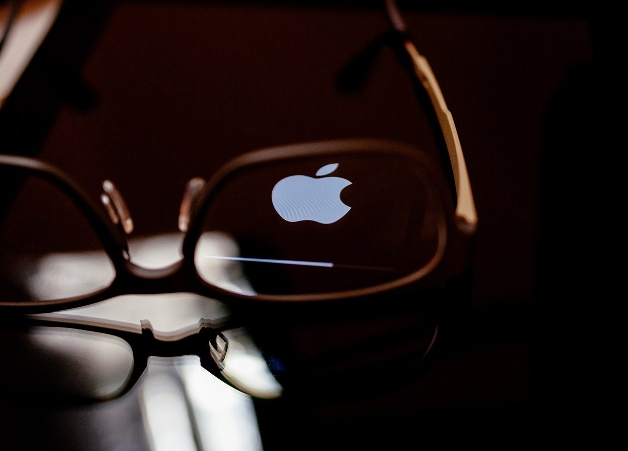 Smarte Brille mit Apple-Logo